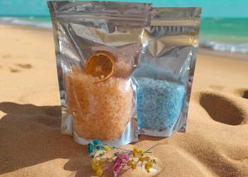 Błyszcząca lecznicza morska sól do kąpieli ręcznie robione.