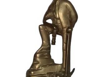 Figurka Górnika z kilofem – mosiądz – dekoracyjna, kolekcjonerska