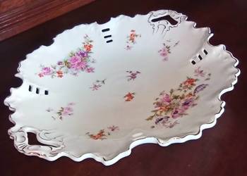 Secesyjna patera, z białej porcelany. Kwiatuszki.  ażury