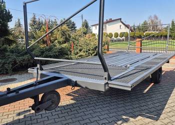 Przyczepa do bel słomy