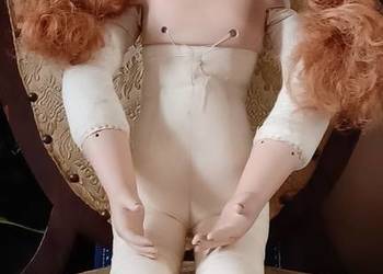 W POZNANIU LALA SYGNOWANA CIEZKA STARA PORCELANA