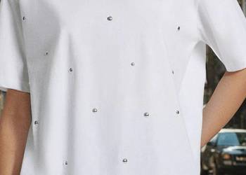 biały t-shirt z dżetami Sinsay