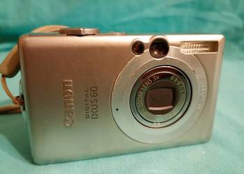 Maleńki, metalowy Canon IXUS 60. Kieszonkowy superzoom.