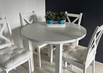 Stół z 4 krzesłami