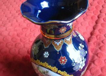 Wazon - Misternie zdobiony, złoty relief - porcelana - 30 x 13 cm