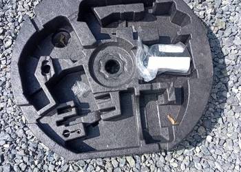 Wkład styropianowy do koła zapasowego Volkswagen Touran 2011 rok