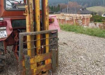 Maszt hydrauliczny do traktora na tył