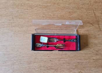 Małe widelczyki - metal srebrzony.