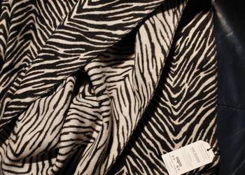 Nowy szal  zebra i  siwy z czarnym 180cm x 70 cm