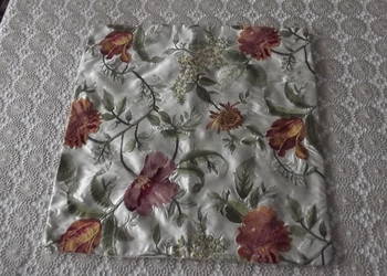 Piękna dekoracyjna poduszka haft 44/44 cm