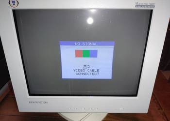 Monitor crt  z lat 90-tych