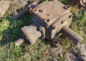 Przekładnia kątowa do rozrzutnika