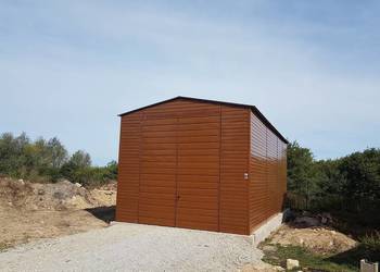 Blaszana montowana hala 5x10m – złoty dąb jasny