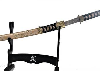 Kolekcjonerski miecz-katana w pochwie.