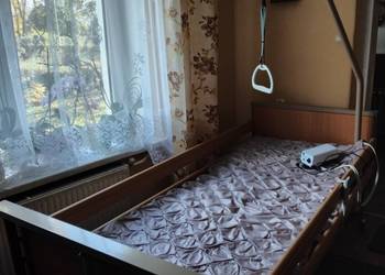 Łóżko rehabilitacyjne Vermeiren, z materacem przeciwodleżynowym, regulowane