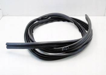 Uszczelka wnęki drzwi prawy przód Nissan Almera Tino 2002