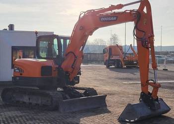 2021  Doosan DX85R-3