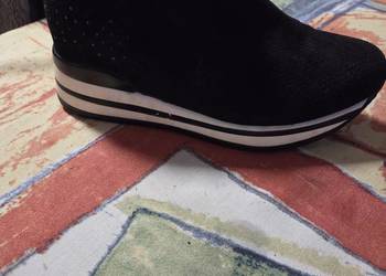 Buty na koturnie