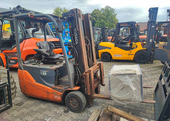 Wózek widłowy elektryczny Toyota 8FBET18T 1,8 t triplex 4,3 m | SKORODOWANY