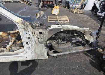 ĆWIARTKA PRAWA PRZÓD MASERATI GHIBLI