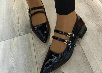 (40) Czarne, niskie czółenka wieczorowe z zapięciem