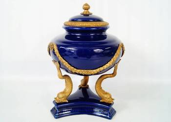 Porcelanowa Kobaltowa bomboniera okuta brązem delifiny Porcelanowa Kobaltowa bomboniera okuta brązem delifiny