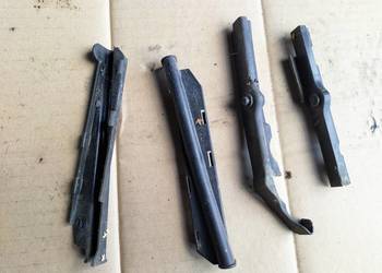 AUDI 80 B3 80B3  OSŁONA PRZEWODU SPRYSKIWACZY KLAPY BAGAŻNIKA