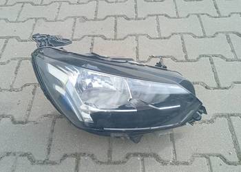 Peugeot 208 reflektor, lampa prawy przód.