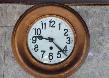 195 Stary przedwojenny zegar klubowy chodzik HAU okrągły do renowacji