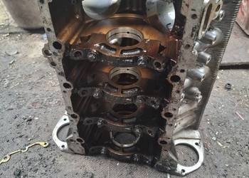 BMW 4,4 V8 blok silnika na stolik