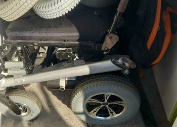 Opony i kółka do wozka inwalidzkiego ekektrycznego