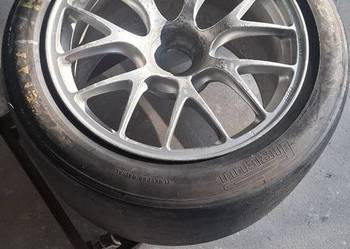 BBS Motorsport Felga 18" z oponą Pirelli na śrubę centralną stolik