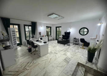 LOKAL gotowy pod gabinety lub siedziba firmy.