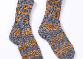 Wełniane skarpetki szare w musztardowe paski, uniwersalne