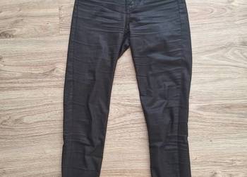 Czarne spodnie woskowane 36 h&m wysoki stan rurki slim