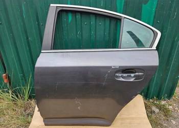 Drzwi lewe tył sedan Avensis T27 1g3