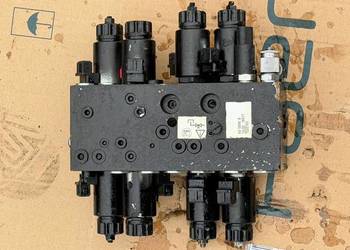 Rozdzielacz hydrauliczny AV5899 8
