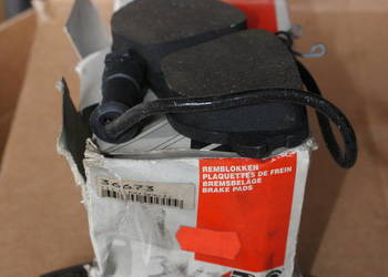 LOCKI HAMULC. AUDI 100,200 -90 Z CZUJ. 447698151A