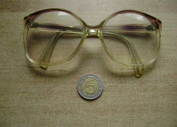 Starocie z PRL - Okulary damskie korekcyjne +2,5 dioptrii, rozstaw 13,5 cm