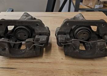 Zaciski hamulcowe Lewy Prawy jarzmo tył Ford Focus MK3 MK III 2012