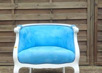 Fotel niebieski drewniany stelaż ludwikowski styl