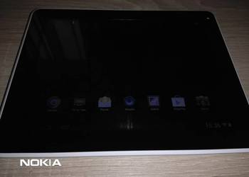 Tablet, ładowarka, etui