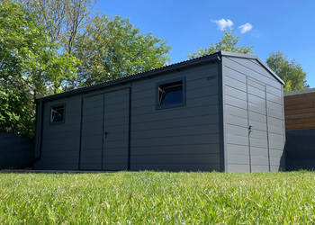 Garaż ocieplany z płyty warstwowej 3×7m – grafit