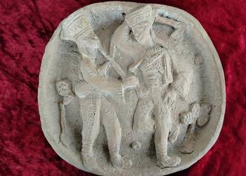 Para górali – scena z życia górskiego” duza ceramiczna płaskorzeźba rzezba