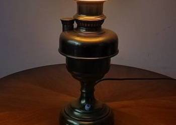 Lampa w stylu lampy naftowej wykonana z mosiądzu
