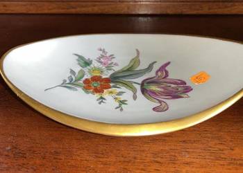 Patera- miseczka, W ciekawym kształcie. Biała porcelana.