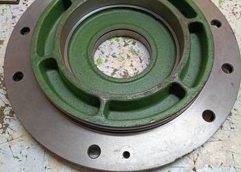 Pokrywa lewa mechanizmu różnicowego C 385