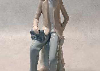 Casades Porcelanowa Figura Chłopiec z teczką Hiszpania Casades Porcelanowa Figura Chłopiec z teczką Hiszpania
