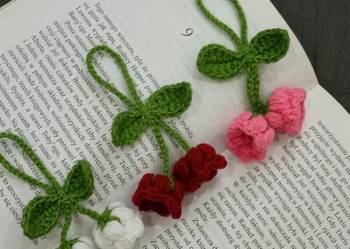 Kwiaty dzwonka wykonane na szydełku, brelok