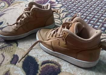 Nike Court Borough Mid 2 r. 35,5